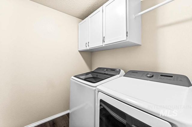453 E Chapparosa Dr, Kuna, ID 83634