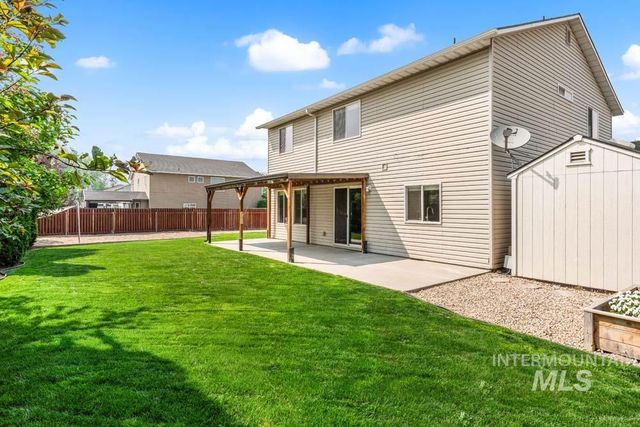 453 E Chapparosa Dr, Kuna, ID 83634