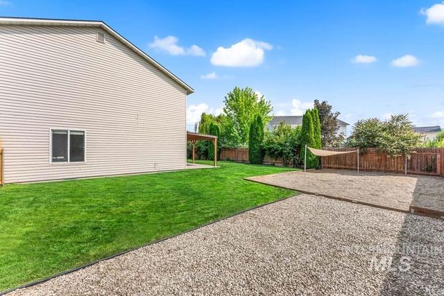 453 E Chapparosa Dr, Kuna, ID 83634