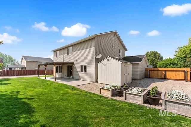 453 E Chapparosa Dr, Kuna, ID 83634