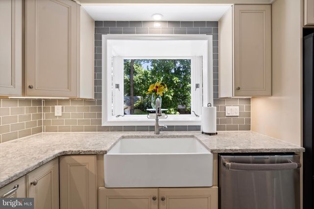 7905 BELLEFLOWER DR, Springfield, VA 22152