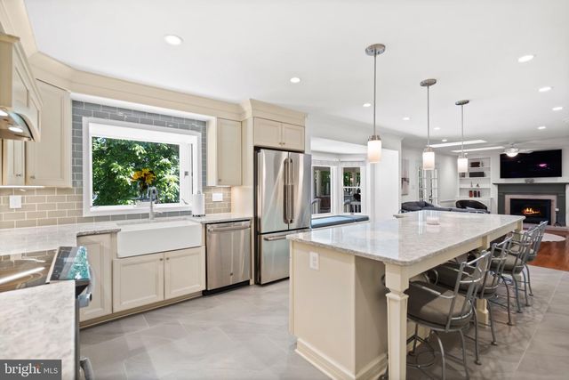 7905 BELLEFLOWER DR, Springfield, VA 22152