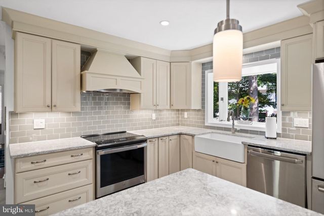 7905 BELLEFLOWER DR, Springfield, VA 22152
