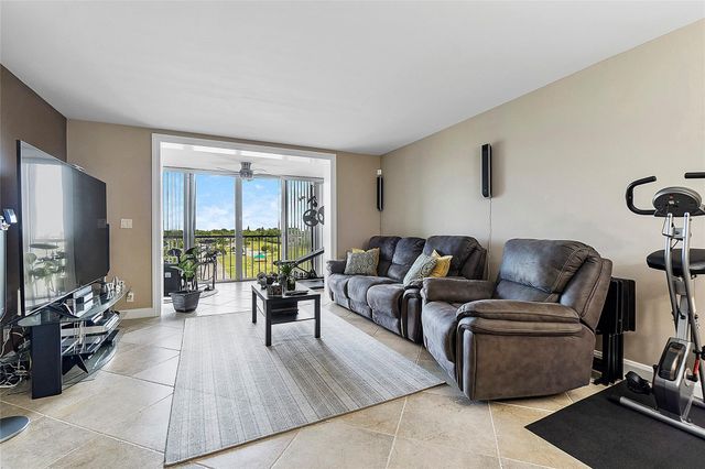 4550 NW 18TH Avenue 505, Deerfield Beach, FL 33064
