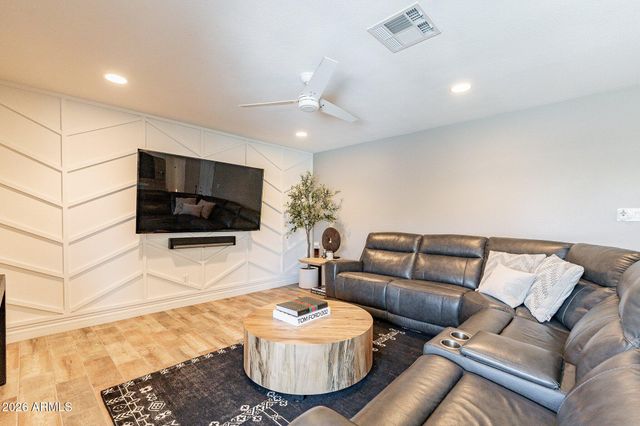 2033 E HARVARD Drive, Tempe, AZ 85283