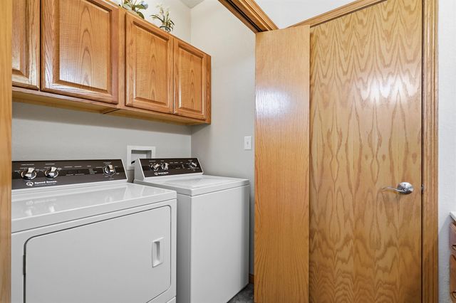4225 Harvest Lane, Cedar Falls, IA 50613