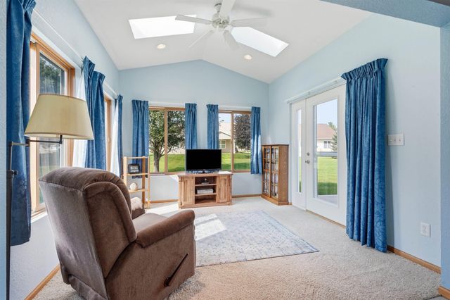 4225 Harvest Lane, Cedar Falls, IA 50613