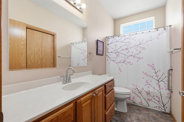 4225 Harvest Lane, Cedar Falls, IA 50613