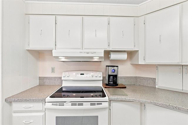 106 KING ARTHUR DRIVE, Nokomis, FL 34275