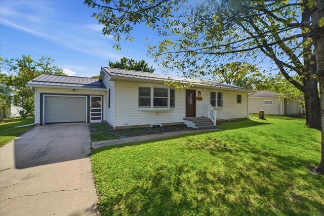 1416 Hillcrest Drive, Waverly, IA 50677