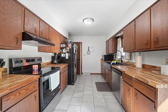 1416 Hillcrest Drive, Waverly, IA 50677