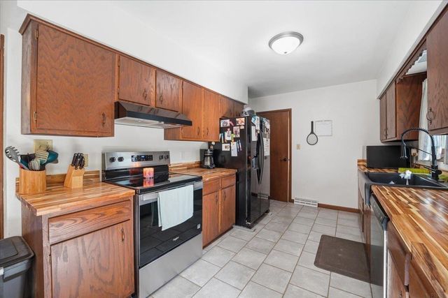 1416 Hillcrest Drive, Waverly, IA 50677