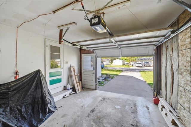 1416 Hillcrest Drive, Waverly, IA 50677