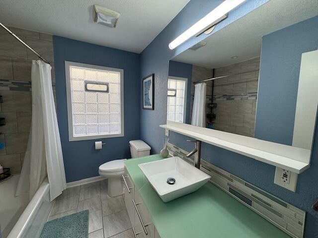 5637 S Quality AVENUE, Cudahy, WI 53110