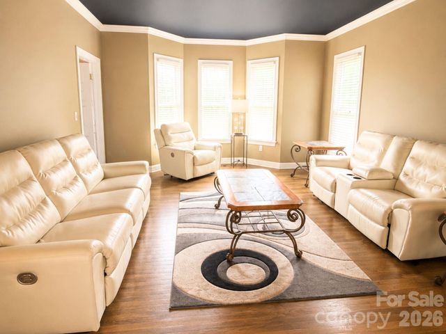 4215 3rd Street NW, Hickory, NC 28601