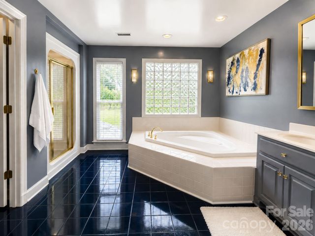 4215 3rd Street NW, Hickory, NC 28601