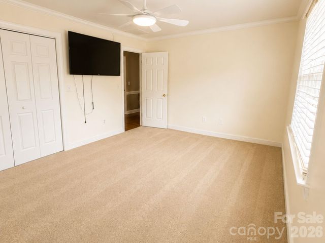 4215 3rd Street NW, Hickory, NC 28601