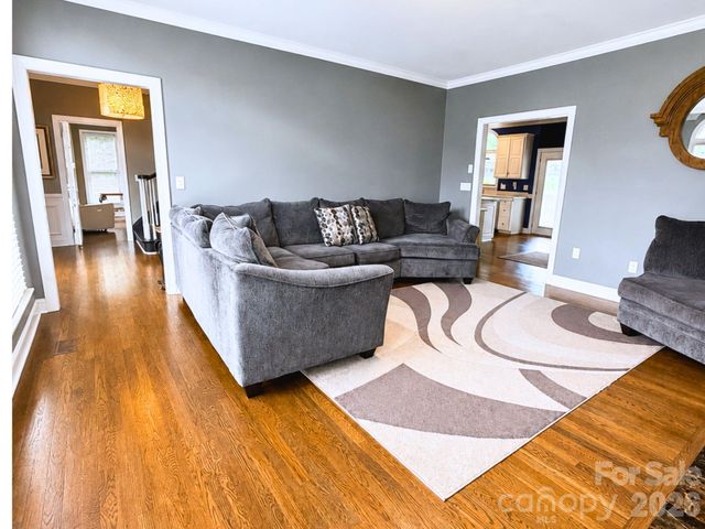 4215 3rd Street NW, Hickory, NC 28601