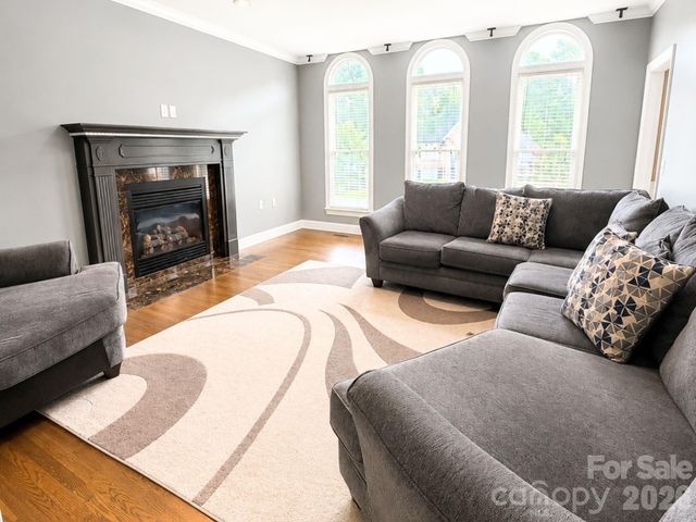 4215 3rd Street NW, Hickory, NC 28601
