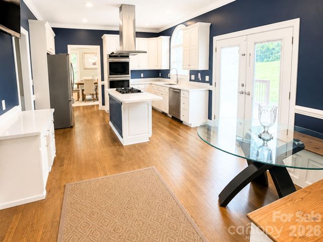 4215 3rd Street NW, Hickory, NC 28601