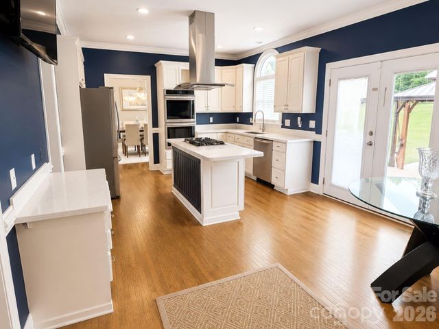 4215 3rd Street NW, Hickory, NC 28601