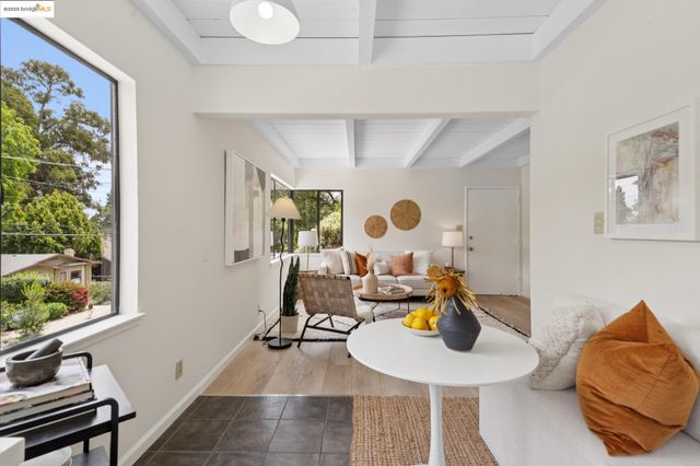3903 Canon Ave, Oakland, CA 94602