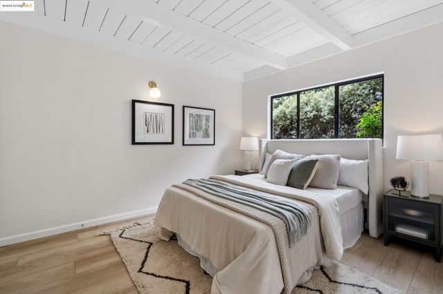 3903 Canon Ave, Oakland, CA 94602
