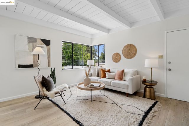 3903 Canon Ave, Oakland, CA 94602