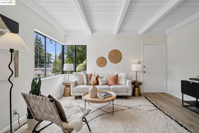 3903 Canon Ave, Oakland, CA 94602