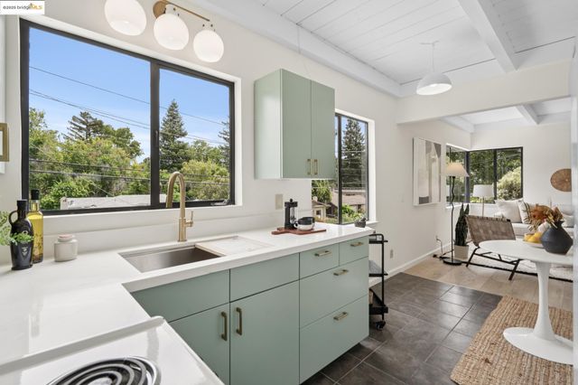 3903 Canon Ave, Oakland, CA 94602