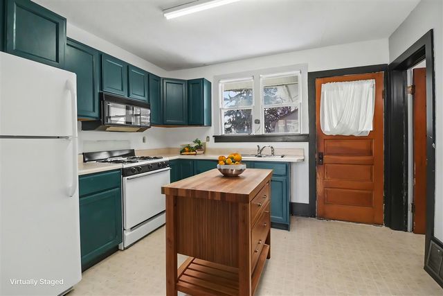 306 E Tinkham Avenue, Ludington, MI 49431