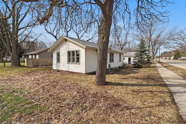 306 E Tinkham Avenue, Ludington, MI 49431