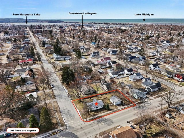 306 E Tinkham Avenue, Ludington, MI 49431