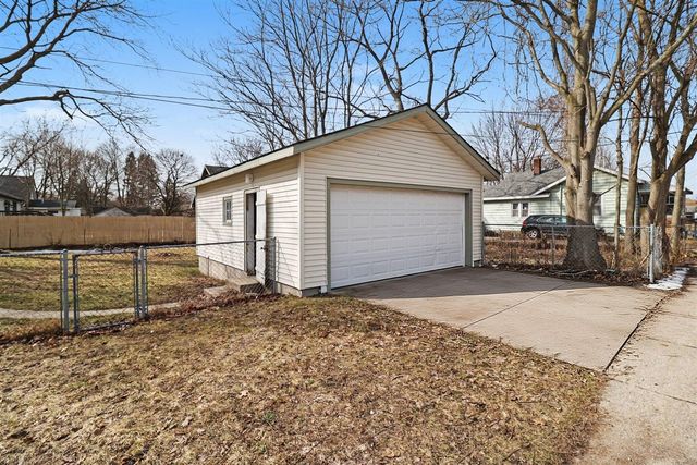 306 E Tinkham Avenue, Ludington, MI 49431