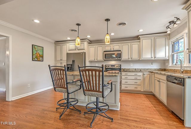 525 Cheyenne Road, Bristol, VA 24201