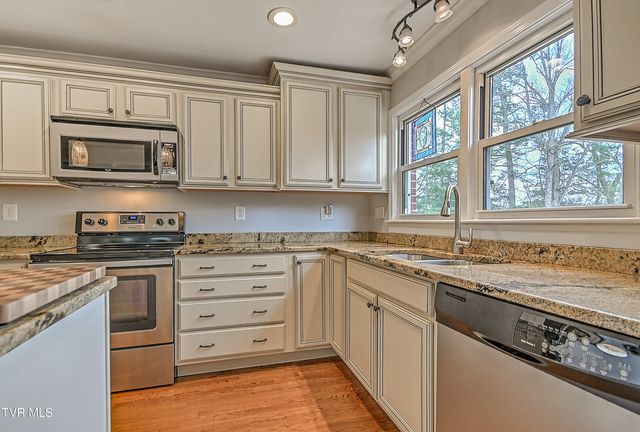 525 Cheyenne Road, Bristol, VA 24201