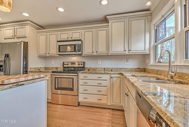 525 Cheyenne Road, Bristol, VA 24201