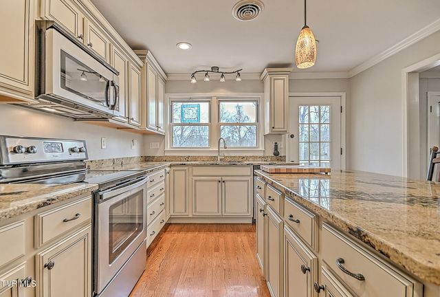 525 Cheyenne Road, Bristol, VA 24201