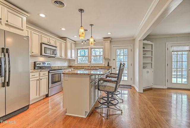 525 Cheyenne Road, Bristol, VA 24201