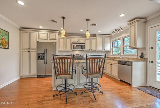 525 Cheyenne Road, Bristol, VA 24201