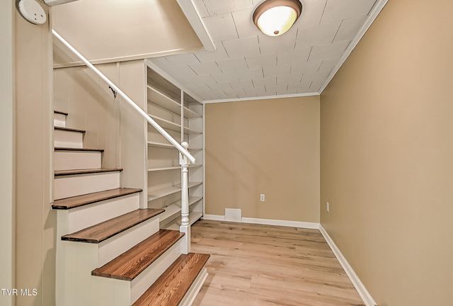 525 Cheyenne Road, Bristol, VA 24201