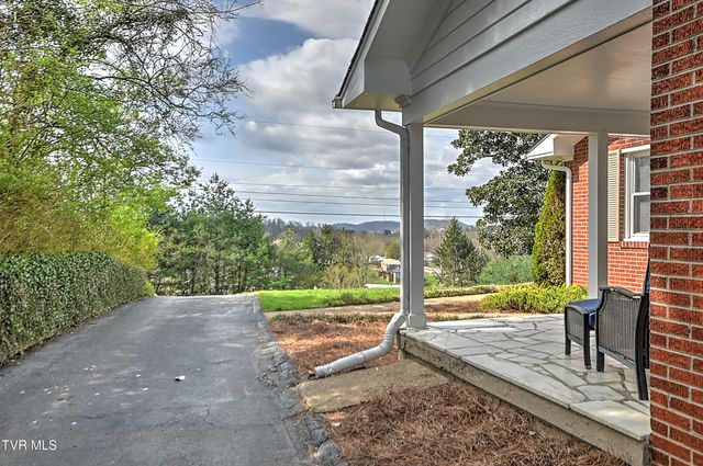 525 Cheyenne Road, Bristol, VA 24201