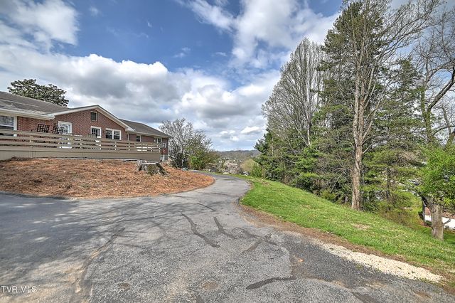 525 Cheyenne Road, Bristol, VA 24201