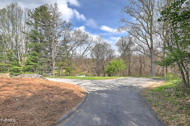 525 Cheyenne Road, Bristol, VA 24201