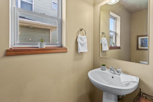 209 Shady Leaf Road, Madison, WI 53718