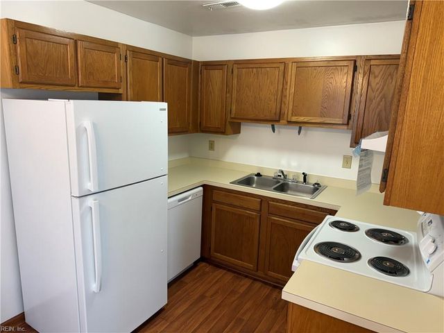 3464 Clover Meadows DR, Chesapeake, VA 23321