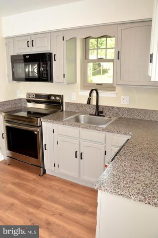2527 VALLEY DR, Lancaster, PA 17603