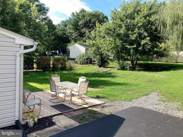 2527 VALLEY DR, Lancaster, PA 17603