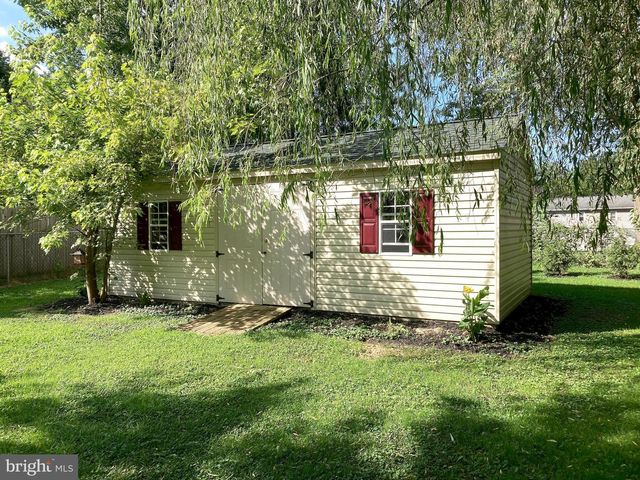 2527 VALLEY DR, Lancaster, PA 17603