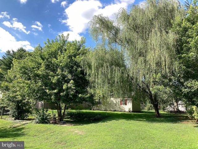 2527 VALLEY DR, Lancaster, PA 17603